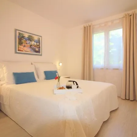 Lorena Mit Pool In Holiday home Porec