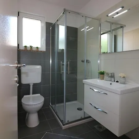 Tatil Evi Lorena Mit Pool In *