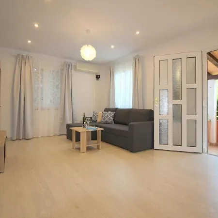 Tatil Evi Lorena Mit Pool In