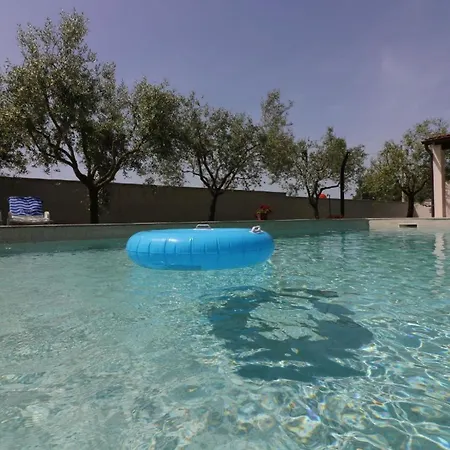 Lorena Mit Pool In Tatil Evi